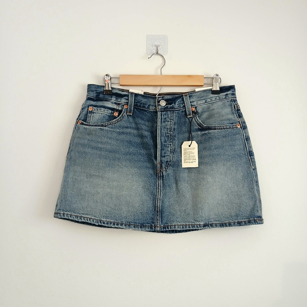 NWT Levi's Icon Classic Denim Skirt